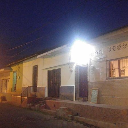 Casa Nica Leon Hostel Dış mekan fotoğraf