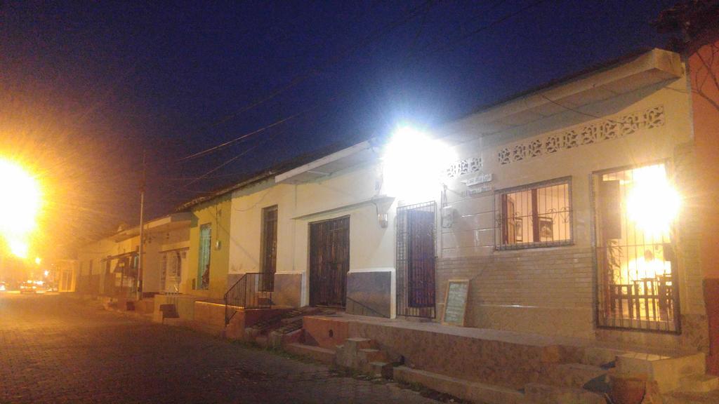 Casa Nica Leon Hostel Dış mekan fotoğraf